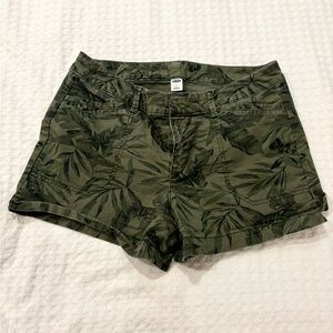 Old navy leaf shorts